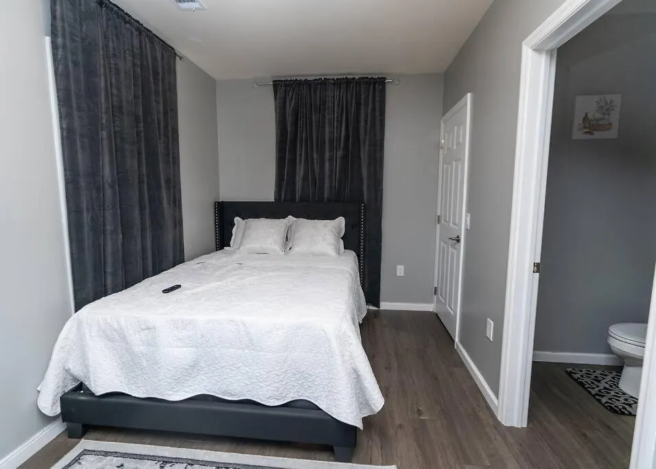 Elegant Apt By Ewr & Pennstation Newark Apartment